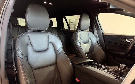 Volvo V60 Cross Country II, 2019 год, 3 159 000 рублей, 26 фотография