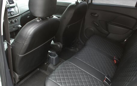 Renault Logan II, 2019 год, 990 000 рублей, 7 фотография