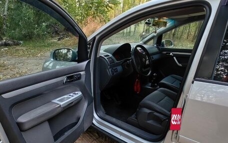 Volkswagen Touran III, 2003 год, 600 000 рублей, 9 фотография