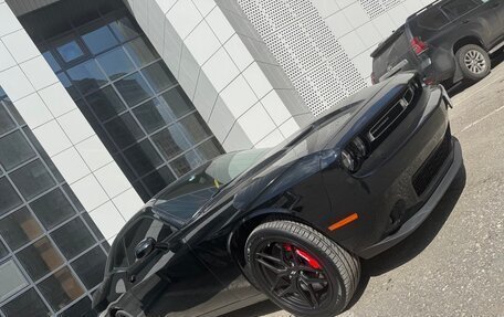 Dodge Challenger III рестайлинг 2, 2022 год, 6 500 000 рублей, 2 фотография