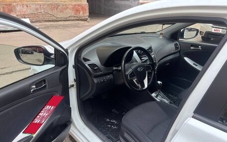 Hyundai Solaris II рестайлинг, 2011 год, 690 000 рублей, 1 фотография