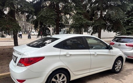 Hyundai Solaris II рестайлинг, 2011 год, 690 000 рублей, 9 фотография