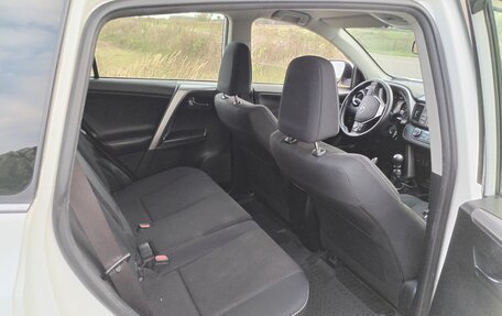 Toyota RAV4, 2015 год, 1 800 000 рублей, 2 фотография