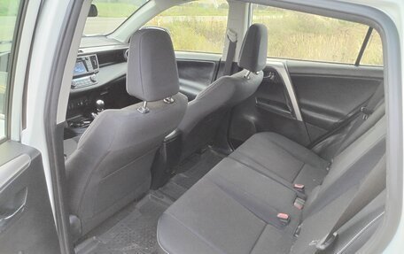 Toyota RAV4, 2015 год, 1 800 000 рублей, 4 фотография