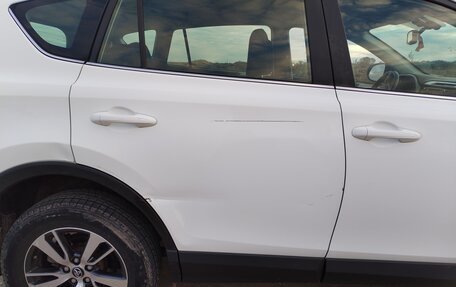 Toyota RAV4, 2015 год, 1 800 000 рублей, 7 фотография