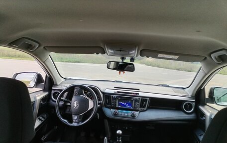 Toyota RAV4, 2015 год, 1 800 000 рублей, 8 фотография