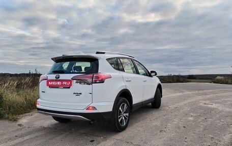 Toyota RAV4, 2015 год, 1 800 000 рублей, 12 фотография
