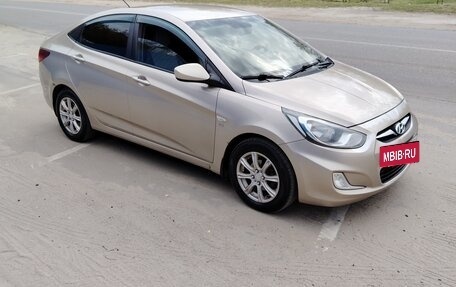 Hyundai Solaris II рестайлинг, 2011 год, 630 000 рублей, 4 фотография