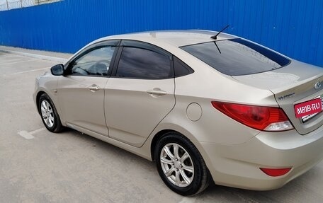Hyundai Solaris II рестайлинг, 2011 год, 630 000 рублей, 2 фотография