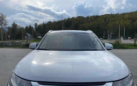 Mitsubishi Outlander III рестайлинг 3, 2015 год, 2 100 000 рублей, 2 фотография