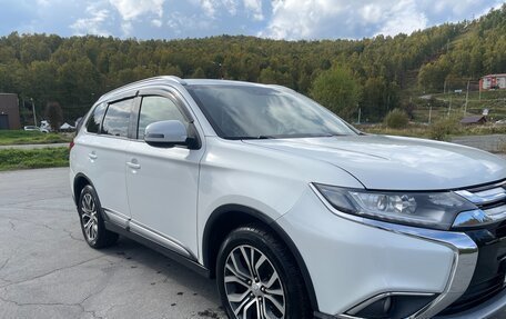 Mitsubishi Outlander III рестайлинг 3, 2015 год, 2 100 000 рублей, 4 фотография