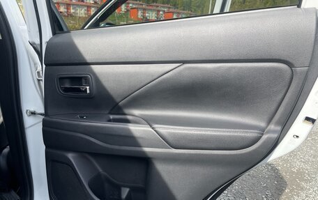 Mitsubishi Outlander III рестайлинг 3, 2015 год, 2 100 000 рублей, 10 фотография