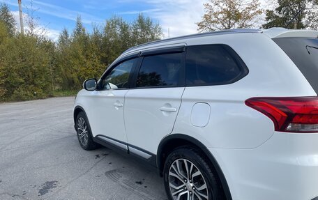 Mitsubishi Outlander III рестайлинг 3, 2015 год, 2 100 000 рублей, 5 фотография