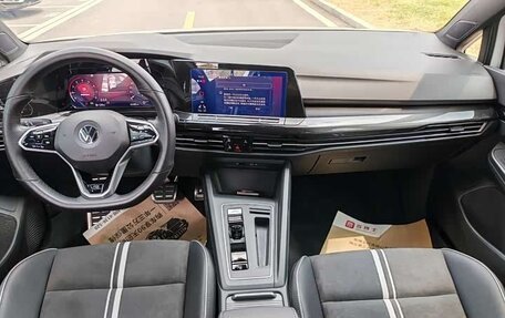 Volkswagen Golf VIII, 2022 год, 2 020 000 рублей, 11 фотография