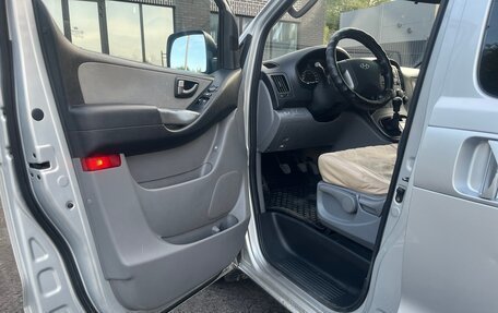 Hyundai H-1 II рестайлинг, 2008 год, 985 000 рублей, 11 фотография