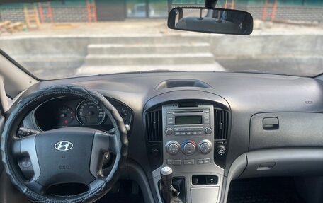 Hyundai H-1 II рестайлинг, 2008 год, 985 000 рублей, 14 фотография