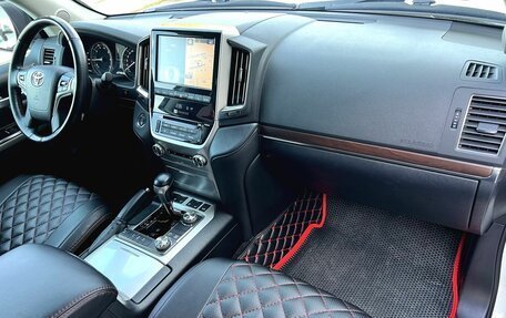 Toyota Land Cruiser 200, 2019 год, 8 890 000 рублей, 18 фотография