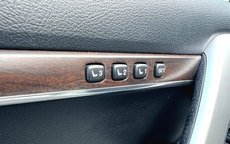 Toyota Land Cruiser 200, 2019 год, 8 890 000 рублей, 23 фотография