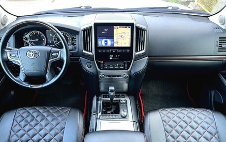Toyota Land Cruiser 200, 2019 год, 8 890 000 рублей, 37 фотография