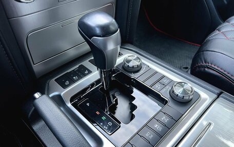 Toyota Land Cruiser 200, 2019 год, 8 890 000 рублей, 32 фотография