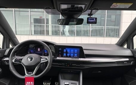 Volkswagen Golf VIII, 2022 год, 2 470 000 рублей, 9 фотография