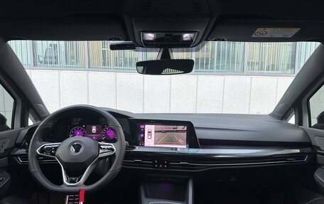 Volkswagen Golf VIII, 2022 год, 2 570 000 рублей, 9 фотография