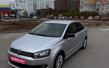 Volkswagen Polo VI (EU Market), 2014 год, 850 000 рублей, 1 фотография