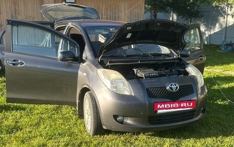 Toyota Yaris III рестайлинг, 2008 год, 435 000 рублей, 10 фотография