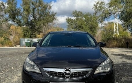 Opel Astra J, 2011 год, 650 000 рублей, 1 фотография