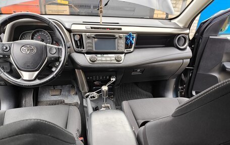 Toyota RAV4, 2015 год, 1 950 000 рублей, 10 фотография