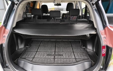 Toyota RAV4, 2015 год, 1 950 000 рублей, 12 фотография