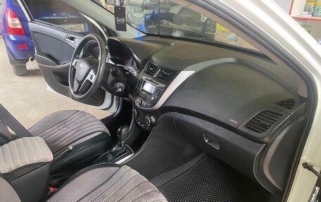 Hyundai Solaris II рестайлинг, 2015 год, 790 000 рублей, 3 фотография