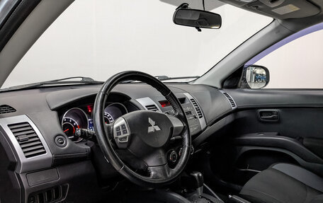 Mitsubishi Outlander III рестайлинг 3, 2011 год, 1 250 000 рублей, 15 фотография