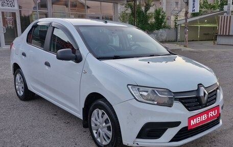 Renault Logan II, 2018 год, 670 000 рублей, 3 фотография