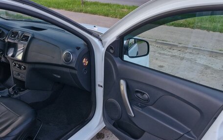 Renault Logan II, 2018 год, 670 000 рублей, 24 фотография