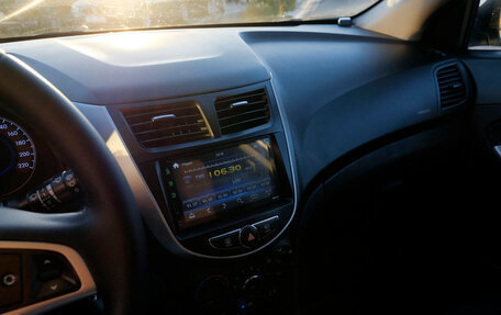 Hyundai Solaris II рестайлинг, 2013 год, 715 500 рублей, 16 фотография