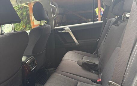 Toyota Land Cruiser Prado 150 рестайлинг 2, 2016 год, 3 400 000 рублей, 6 фотография