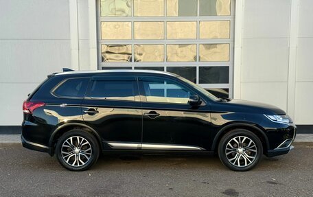 Mitsubishi Outlander III рестайлинг 3, 2018 год, 2 100 000 рублей, 6 фотография