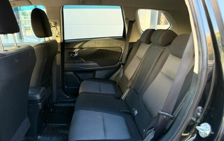 Mitsubishi Outlander III рестайлинг 3, 2018 год, 2 100 000 рублей, 10 фотография