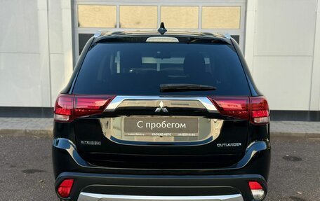 Mitsubishi Outlander III рестайлинг 3, 2018 год, 2 100 000 рублей, 4 фотография