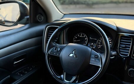 Mitsubishi Outlander III рестайлинг 3, 2018 год, 2 100 000 рублей, 13 фотография