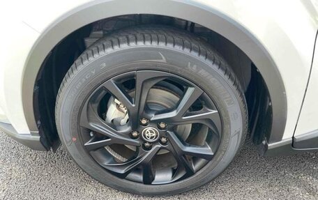 Toyota C-HR I рестайлинг, 2022 год, 1 712 000 рублей, 39 фотография