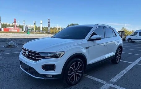 Volkswagen T-Roc I, 2022 год, 1 600 000 рублей, 1 фотография