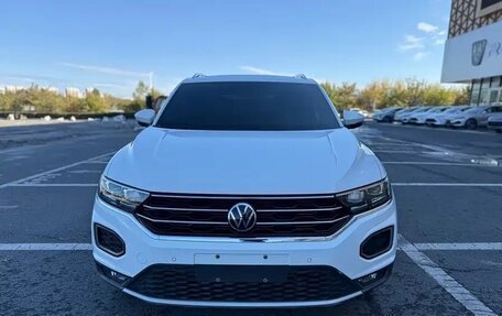 Volkswagen T-Roc I, 2022 год, 1 600 000 рублей, 2 фотография