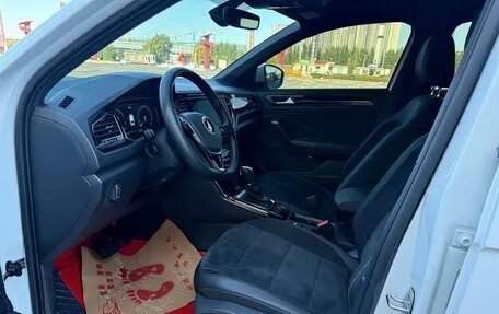 Volkswagen T-Roc I, 2022 год, 1 600 000 рублей, 8 фотография