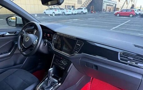 Volkswagen T-Roc I, 2022 год, 1 600 000 рублей, 7 фотография