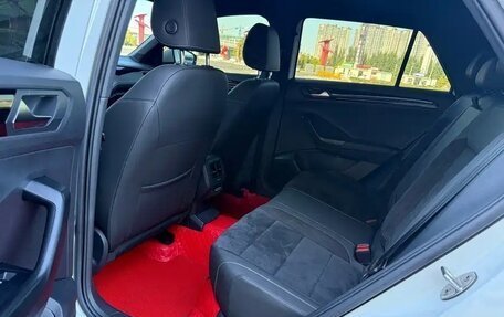 Volkswagen T-Roc I, 2022 год, 1 600 000 рублей, 10 фотография