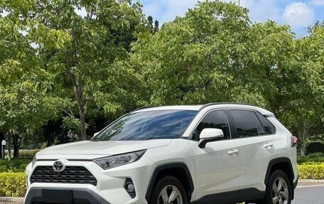 Toyota RAV4, 2021 год, 2 350 000 рублей, 3 фотография