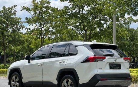 Toyota RAV4, 2021 год, 2 350 000 рублей, 4 фотография