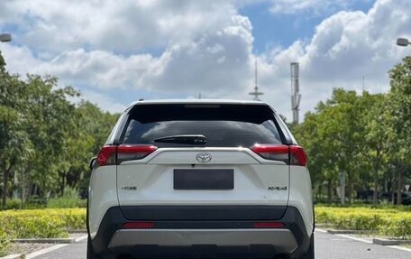 Toyota RAV4, 2021 год, 2 350 000 рублей, 5 фотография